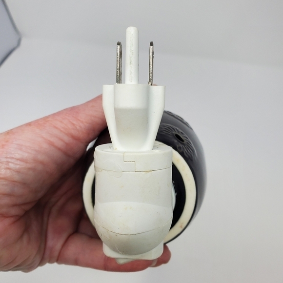 SCENTSY MINI PLUG IN WARMER BLACK SHASTA DAISY RETIRED - Picture 12 of 13